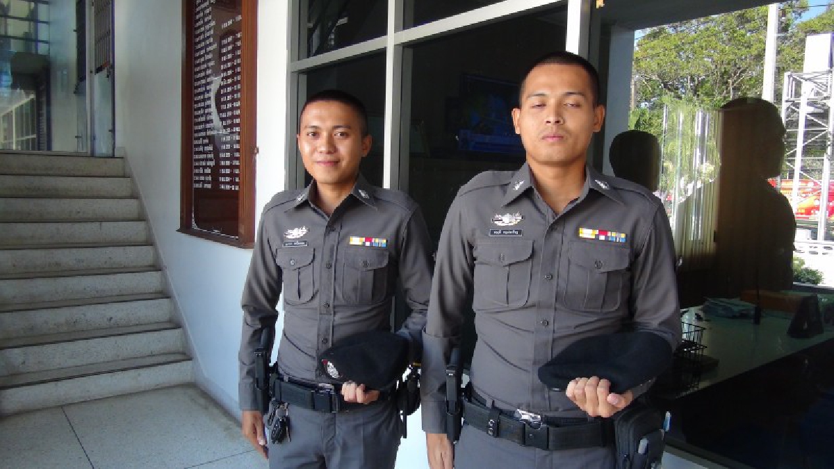 เข้มงวดตรวจทรงผมตำรวจแต่เช้า!!!!! ตร.สตูลตื่นตัวหลังโดนโยกย้าย 17 นายเรื่องไม่ปฏิบัติตามกฎเรื่องการแต่งกาย ผมยาว (ชมคลิป)