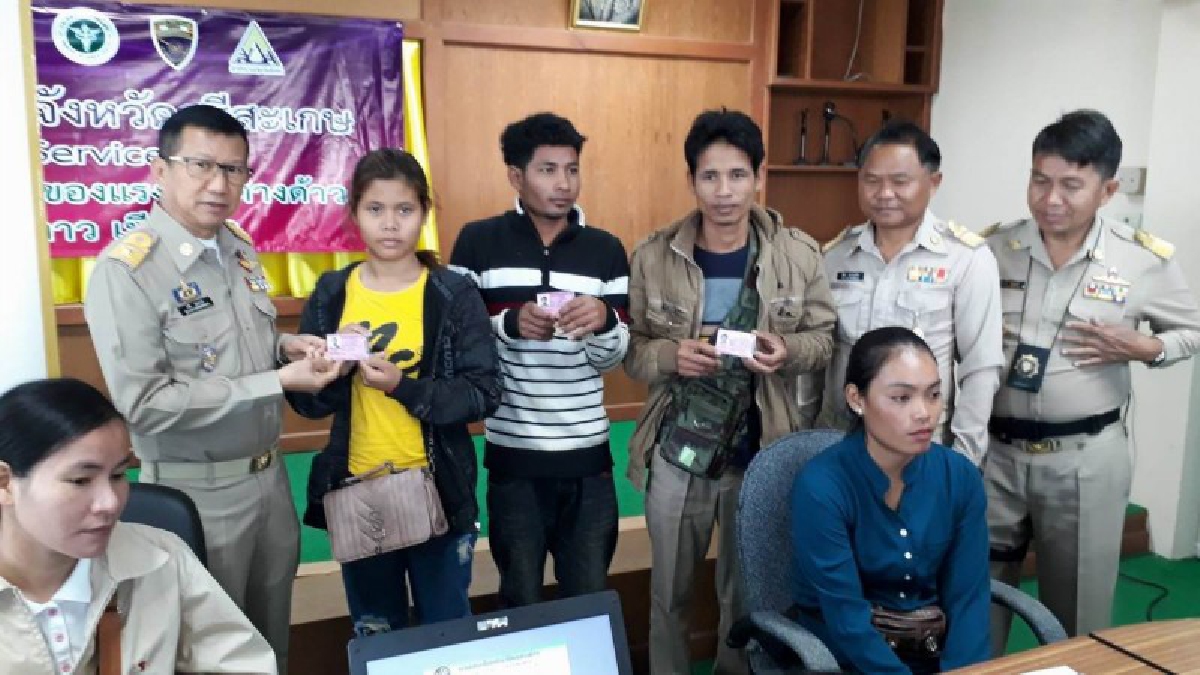 ศรีสะเกษ ! เปิดศูนย์จดทะเบียนแรงงานต่างด้าววันแรกคึกคัก (มีคลิป)