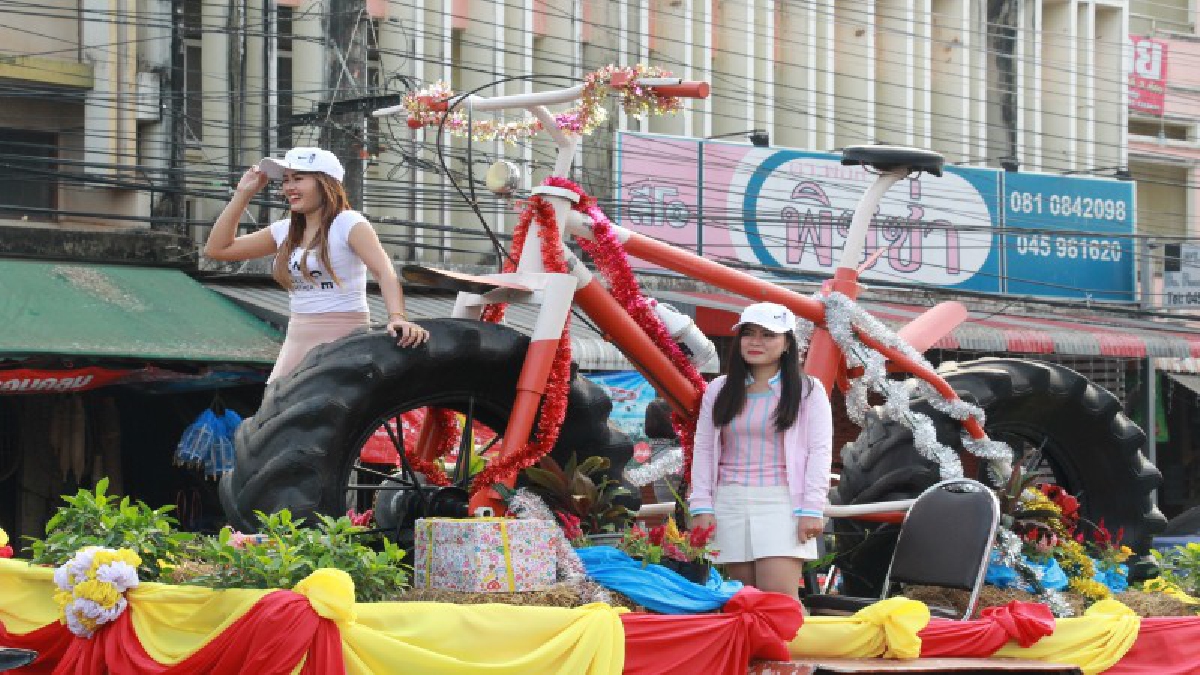 อำนาจเจริญ !! จัดปั่นจักรยาน "ใจเกินร้อยพิชิตภูสิงห์" ครั้งที่ 2 ประจำปี 2561 พร้อมชมขบวนจักรยานสวยงามและจักรยานยักษ์ในงาน (ชมคลิป)