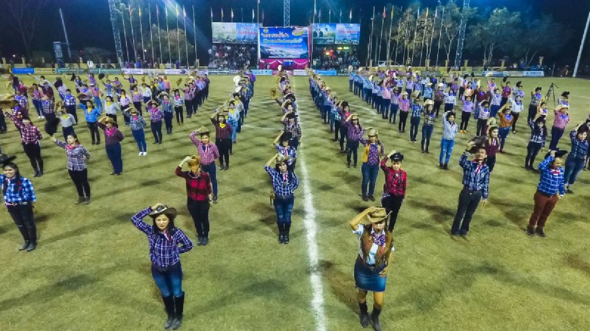 ตำบลกุดโบสถ์..รณรงค์ชวนประชาชนเต้นริงโงคลายหนาว (ชมคลิป)