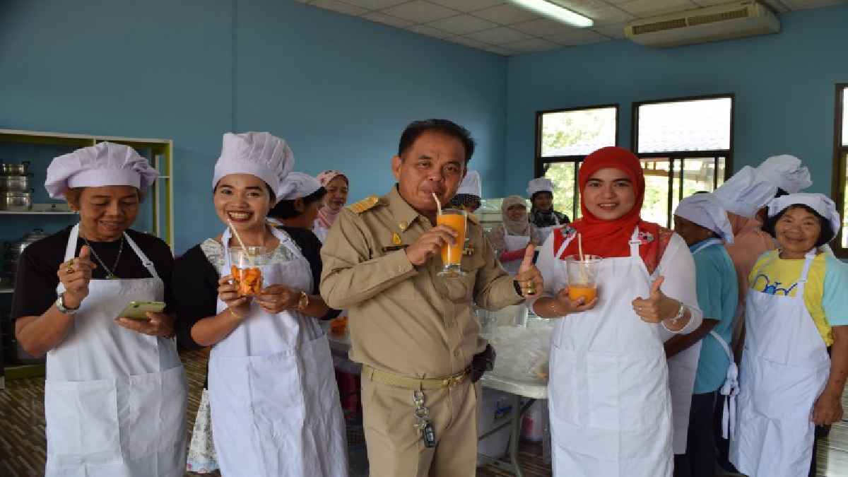 วิทยาลัยชุมชนนราธิวาส สร้างทางเลือกอาชีพธุรกิจน้ำผลไม้ปั่นสมุนไพรเพื่อสุขภาพ ลงทุนน้อยกำไรงาม แก่กลุ่มคนรุ่นใหม่ที่อยากสร้างรายได้เสริม