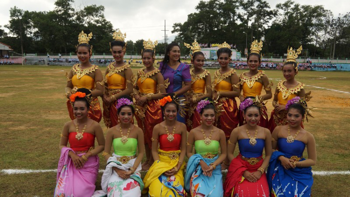 เคยชมกันหรือยัง!? "ระบำบาติก" 1 ในศิลปะพื้นบ้านชายแดนใต้ ที่ครูใช้เวลาว่างสอนศิษย์อนุรักษ์ไม่ให้เลือนหายไป (คลิป)