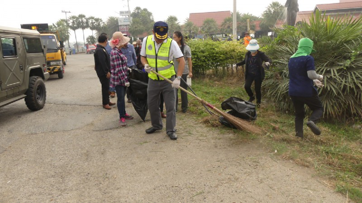 ปทุมธานี หมวดทางหลวงนำทุกภาคส่วนร่วมทำความดีเพื่อพ่อBig Cleaning Dayทำความสะอาดถนนหมายเลข9