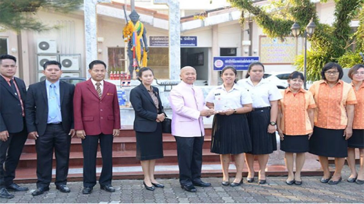 ชุมพร..!! นักศึกษาวิทยาลัยอาชีวศึกษาคว้ารางวัลชนะเลิศ”เก้าอี้นั่งเปลือกไข่” "สุดยอดนวัตกรรมอาชีวศึกษา" สิ่งประดิษฐ์ของคนรุ่นใหม่ (มีคลิป)