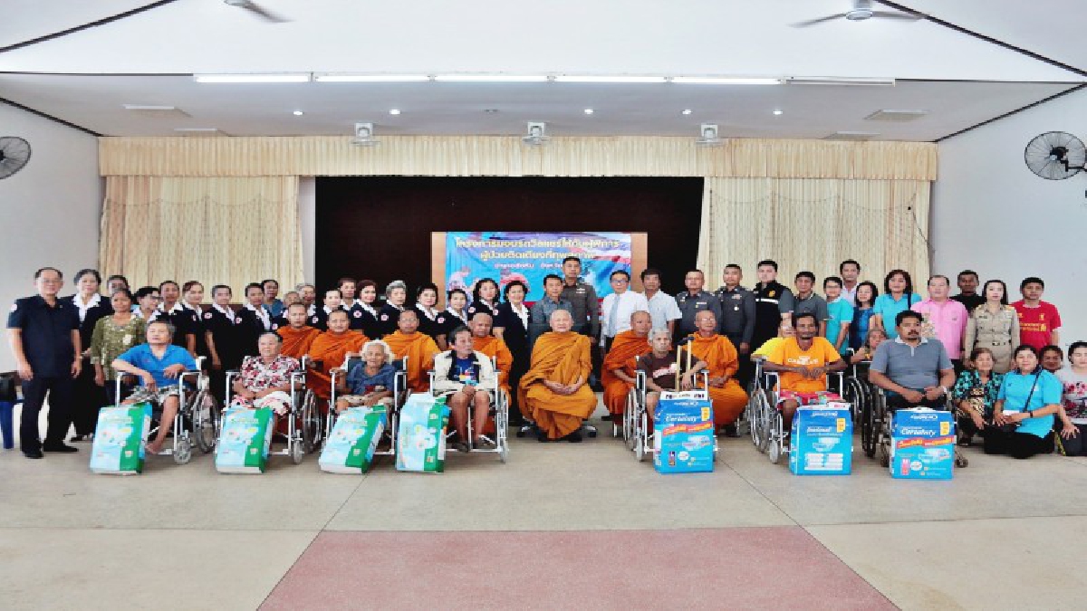 คณะสงฆ์ ร่วมกับนายอำเภอสัตหีบ และประชาชน มอบวีลแชร์เพื่อคนพิการ สร้างสุขให้ เติมกำลังใจให้ผู้รับ