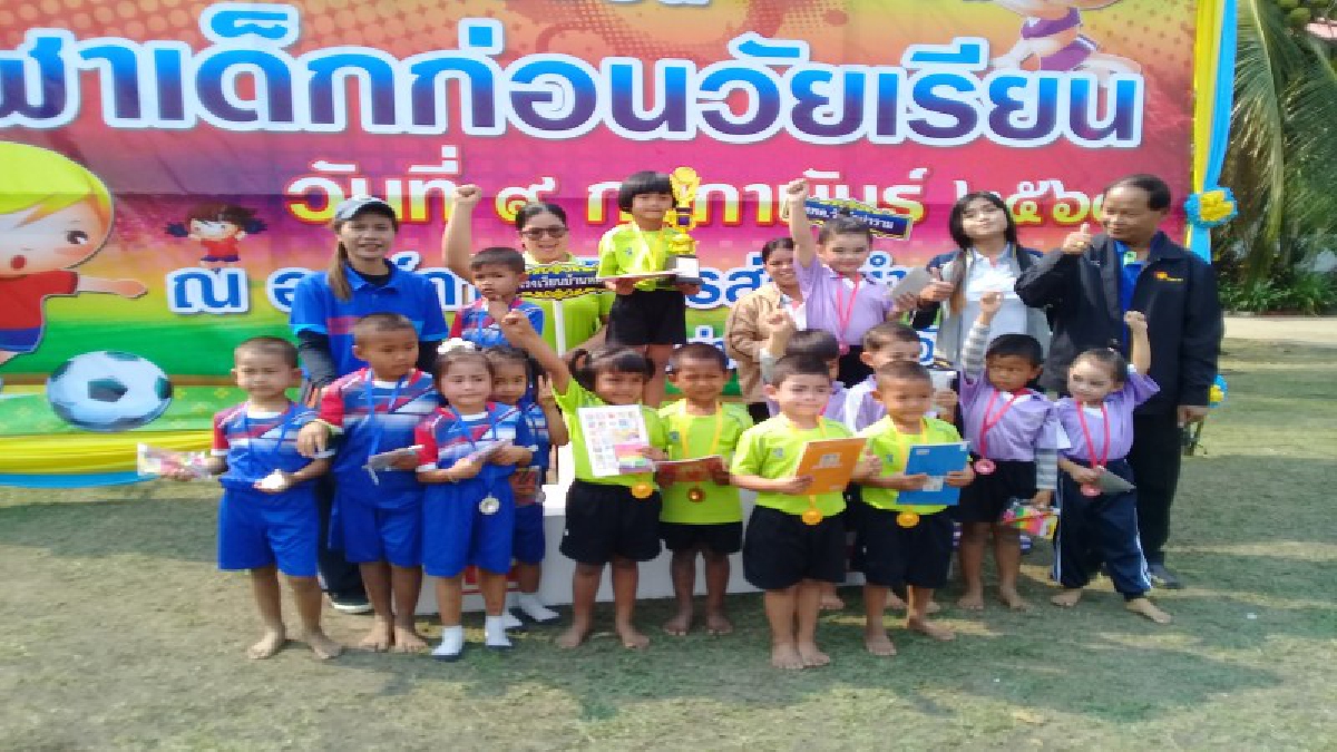 สุดฮา !! สีสันมหกรรมกีฬาฟันน้ำนม วิ่งผลัด-ชักกะเย่อ-ตักไข่เปลี่ยนมือ วิ่งตักไข่เปลี่ยนมือ ทำเอากองเชียร์ถึงกับต้องตะโกนเชียร์สุดแรงเกิด