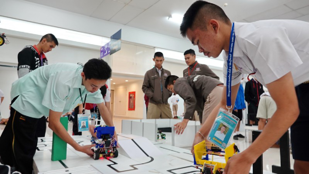 ปทุมธานี นร.จากทั่วประเทศ 576 คนร่วมแข่งขันหุ่นยนต์และประกวดโครงงานนวัตกรรมยุค4.0
