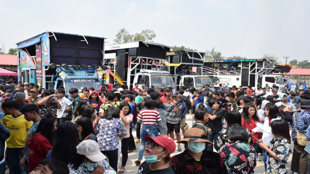 สีสัน...มหกรรมรถแห่ มันส์หยุดโลก!! แดนซ์กระจาย ถูกใจ ผู้บ่าวไทบ้าน-อีสานอินดี้ และผู้สาวขาเลาะ (ชมคลิป)