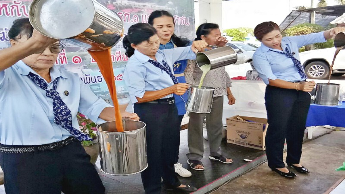 ชักชาปักษ์ใต้ !! รายได้เสริมแม่บ้านทหารเรือ (มีคลิป)