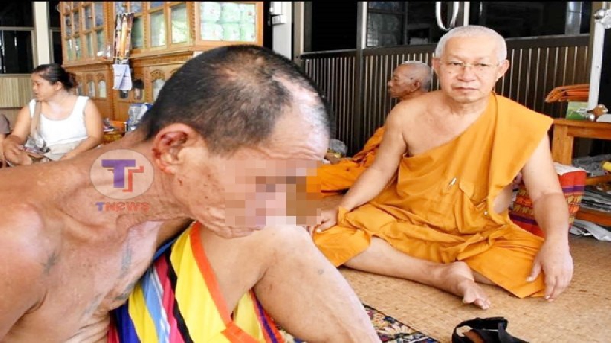 หนุ่มใหญ่มาอาศัยอยู่ที่วัด ตีสนิทรองเจ้าอาวาส ทำทีนวดให้ สบโอกาสล้วงเงินในอังสะไปเกือบ 40,000 จะชิ่งหนี เจอชาวบ้านตามรวบทันควัน (คลิป)