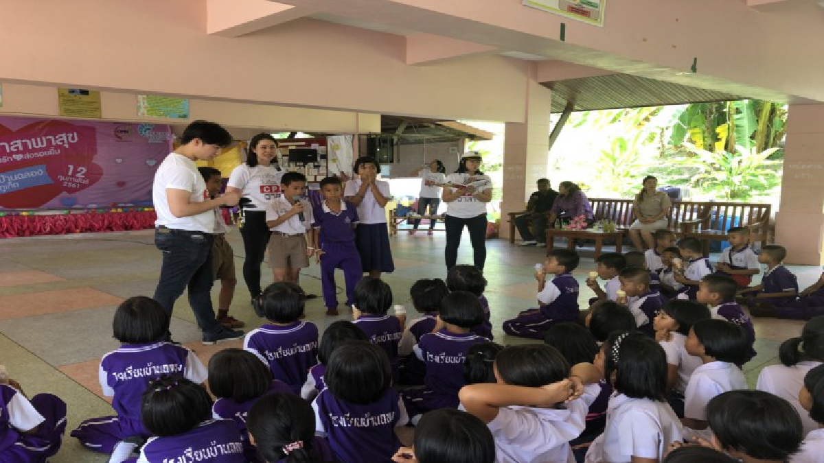 บริษัท เซ็นทรัลพัฒนา จำกัด(มหาชน) จัดกิจกรรม CSR โครงการ &ldquo;CPN อาสาพาสุข ส่งความรัก ส่งรอยยิ้ม&rdquo; สอนคัดแยกขยะที่ถูกต้องให้กับนร. รร.บ้านฉลอง