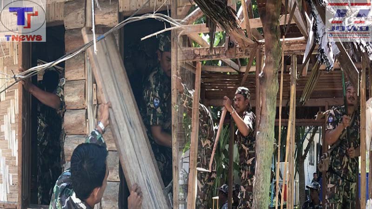 ทหารกระบี่..สนธิกำลังรื้อถอนบ้าน 6 หลังบนเกาะพีพี หลังศาลตัดสินจำคุกผู้บุกรุกและให้รอลงอาญา (คลิป)