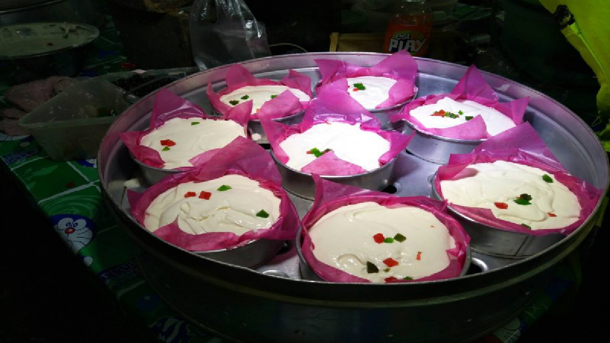 พ่อค้าแม่ค้า จ.นครนายก !! เริ่มนำขนมปุ้ยฝ้ายออกมาจำหน่ายในช่วงเทศกาลตรุษจีนขายดีสุดๆ (มีคลิป)