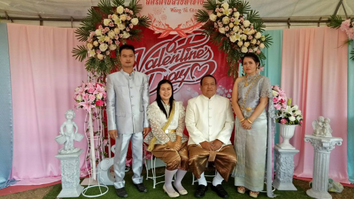 คู่รักเฮจดทะเบียนที่ อำเภอนาดี เพื่อความสุขสมบูรณ์ตามชื่อ  (มีคลิป)