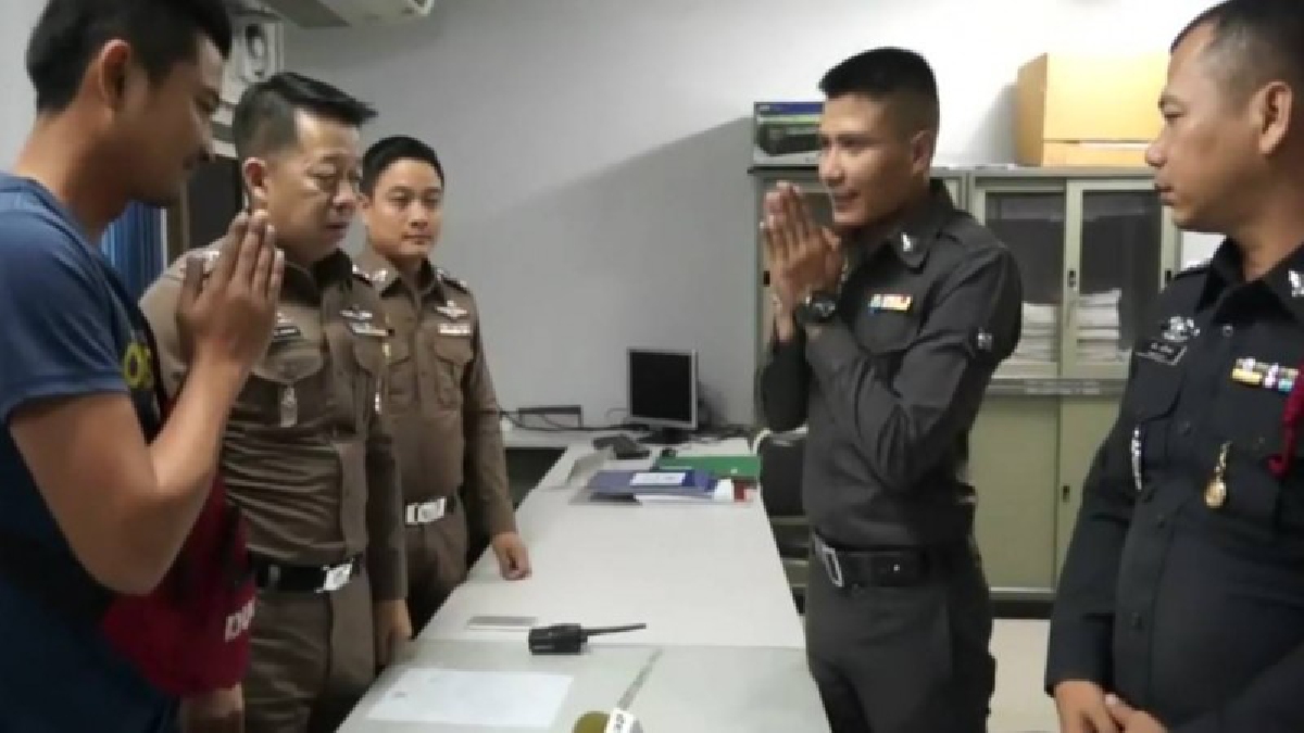 จบแล้ว ! คลิปตำรวจขับรถปาดหน้ากัน อ้างว่าตำรวจถืออาวุธปืน วันนี้เคลียร์จบ  ต่างฝ่ายต่างขอโทษ (ชมคลิป)