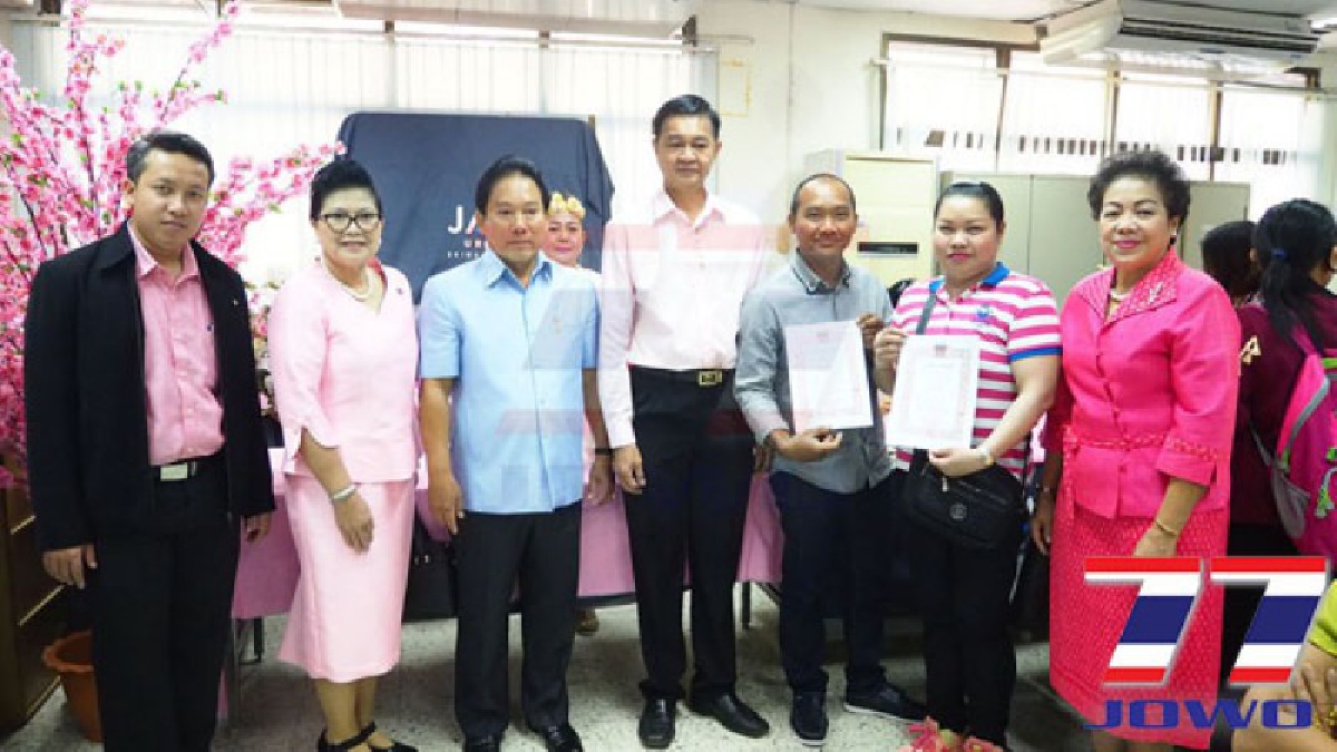 คู่รักคบหาดูใจมา 14 ปีจูงมือจดทะเบียนสมรส ที่อำเภอเมืองสมุทรปราการ