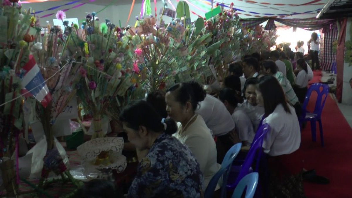 ร่วมกันสร้างบุญ ! น้ำใจชาวนาร่วมควักทำผ้าป่าซื้อเครื่องมือแพทย์ได้เงินกว่า 6.7 ล้าน