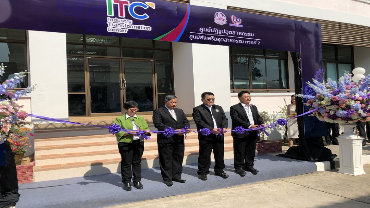 รมช.อุตสาหกรรมเปิดงาน ITC Smart SME ด้วยเทคโนโลยี 4.0 และศูนย์ปฏิรูปอุตสาหกรรมที่ 7 อุบลฯ (มีคลิป)