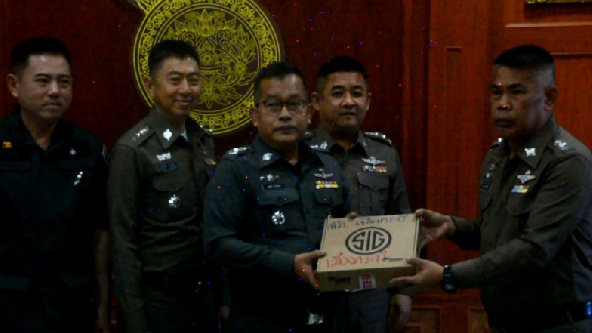 ตำรวจกระบี่ ส่งมอบอาวุธปืนกว่า 350 กระบอก ที่สำนักงานตำรวจแห่งชาติ สั่งซื้อมาใช้ในราชการ เพื่อเพิ่มความมั่นใจในการปฏิบัติงาน (ชมคลิป)