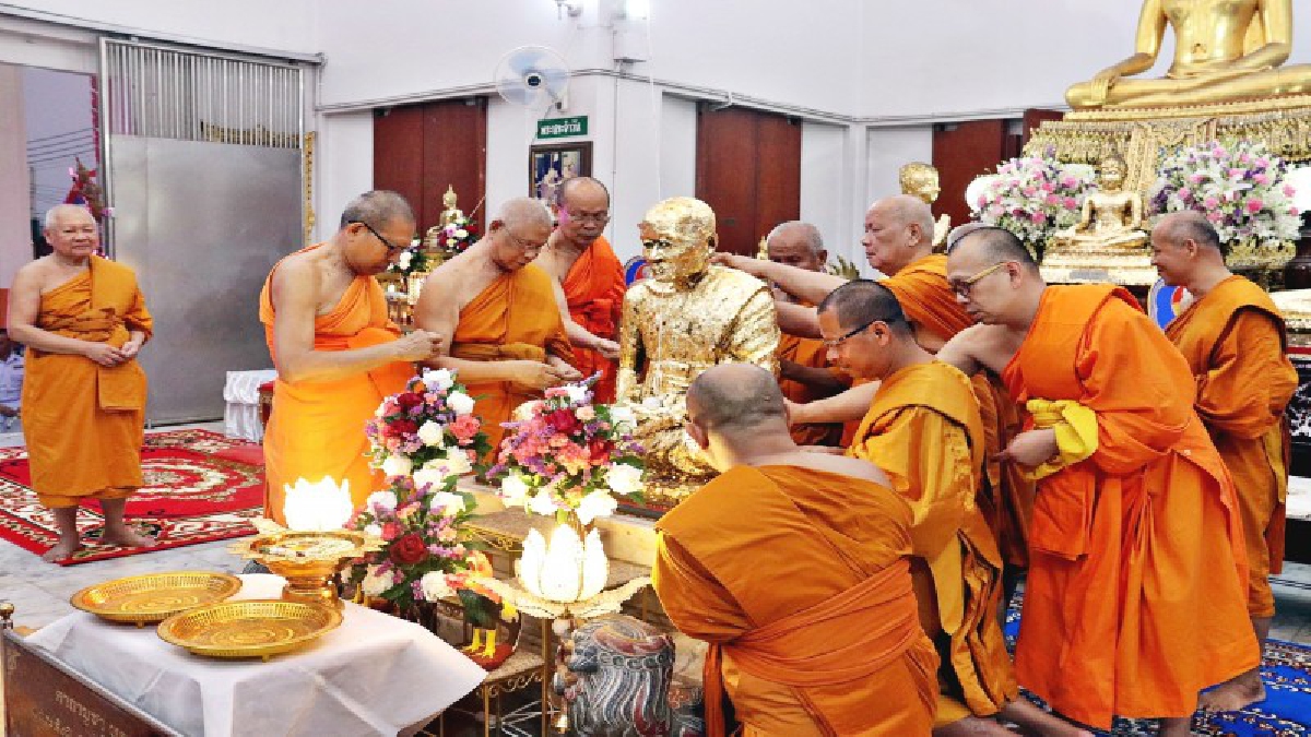 พุทธศาสนิกชนร่วมเปิดงานเทศกาลตรุษจีน วัดหลวงปู่อี๋ อย่างคับคั่ง (มีคลิป)