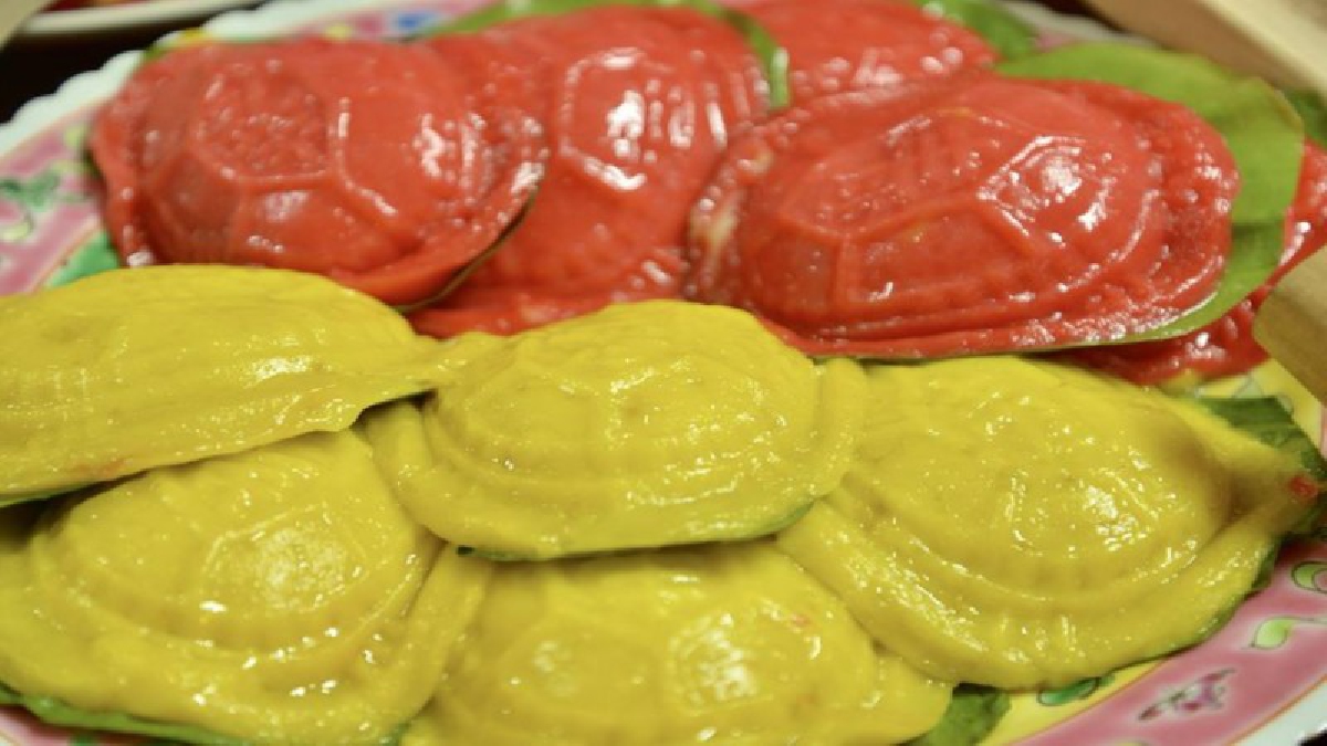 ชาวไทยเชื้อสายจีนใน อ.กันตัง จ.ตรัง ต่างเร่งทำ 3 ขนมไหว้เจ้า ทั้ง "ขนมเข่ง-ขนมถ้วยฟู-ขนมหน้าแตก"อย่างพิถีพิถัน เพื่อให้มีความเป็นมงคลทีีสุด