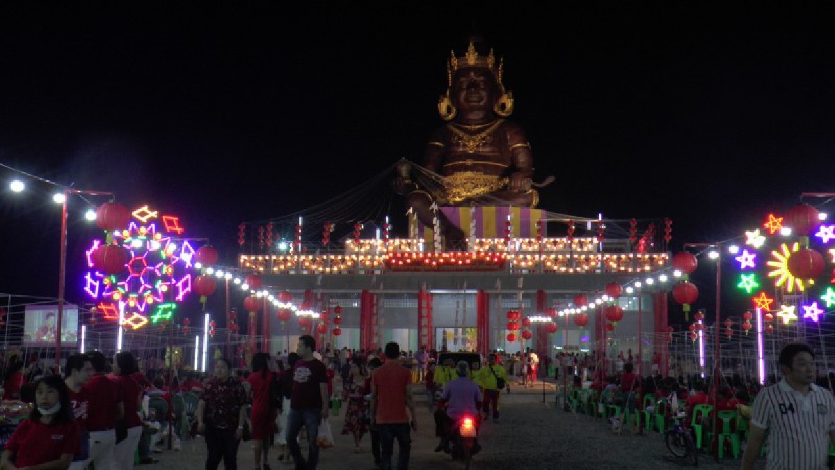 3 อาจารย์ดัง นครนายก ทำพิธีฝากดวงขอโชคลาภตรุษจีน และเปิดขุมทรัพย์ที่ยิ่งใหญ่ 12 ปีมีเพียงครั้งเดียว ในเทศกาลตรุษจีนประจำปี 2561