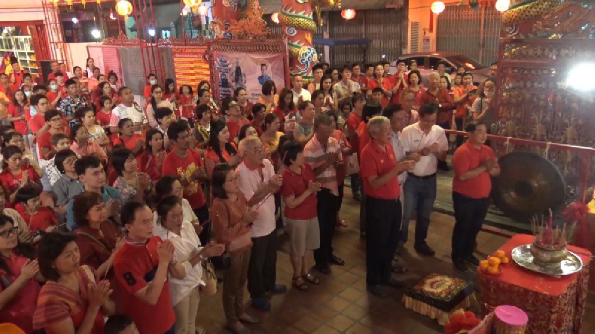 จุดประทัด 3 แสนนัด รับเทพเจ้าไฉ่ซึ้งเอี้ยวันขึ้นปีใหม่จีน