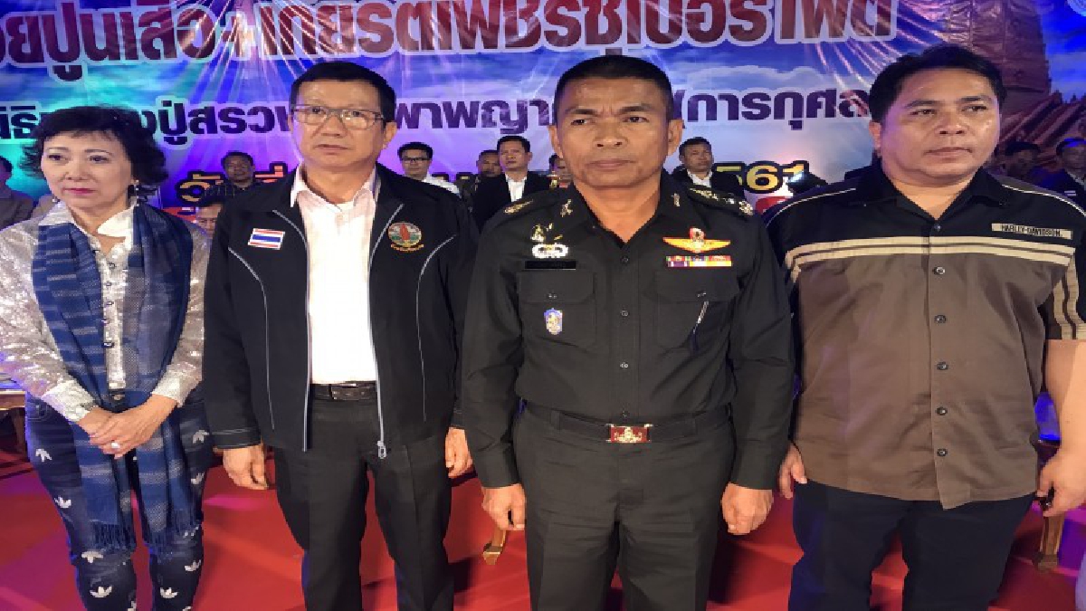 ศรีสะเกษ ! มูลนิธิหลวงปู่สรวง..จัดแข่งขันชกมวยหาเงินทุนการศึกษาให้นักเรียน และสร้างบ้านให้แก่ผู้ยากไร้  (ชมคลิป)