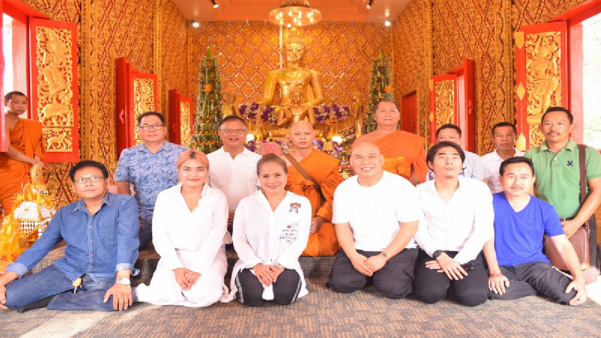 น้องเดียร์ ลูกชายโหน่ง ชะ ชะ ช่า กราบลาอุปสมบท ที่พระอุโบสถวัดมณีวงค์ ดงละคร จ.นครนายก (มีคลิป)