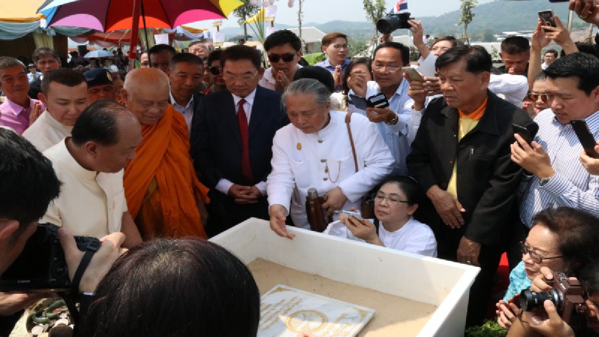 จ.ตราด!! มท.1วางศิลาฤกษ์วัดสมเด็จพระวันรัต ทอดผ้าป่าได้กว่า30ล้านบาท(มีคลิป)