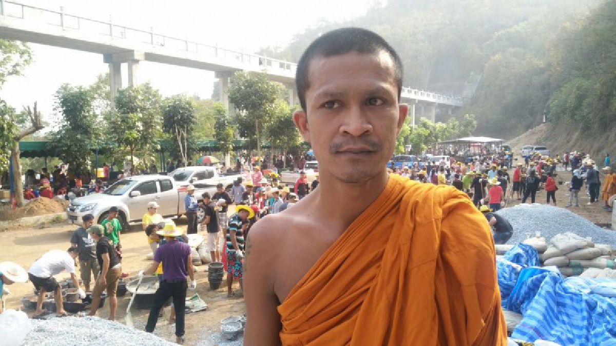 สายบุญนับพัน!! แห่ร่วมงานบุญเทลานปูนวัดเขาตะแบก สร้างประวัติการอีกครั้ง โรงทานหนาแน่น ผู้คนหลั่งไหลมาร่วมบุญไม่ขาดสาย..!! (มีคลิป)