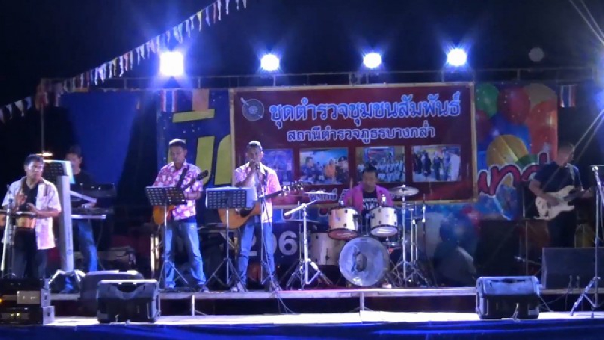 ยกวงดนตรีสภ.บางกล่ำแสดงรำวงเวียนครกช่วยงานวัดผู้กำกับเล่นเองร้องเอง