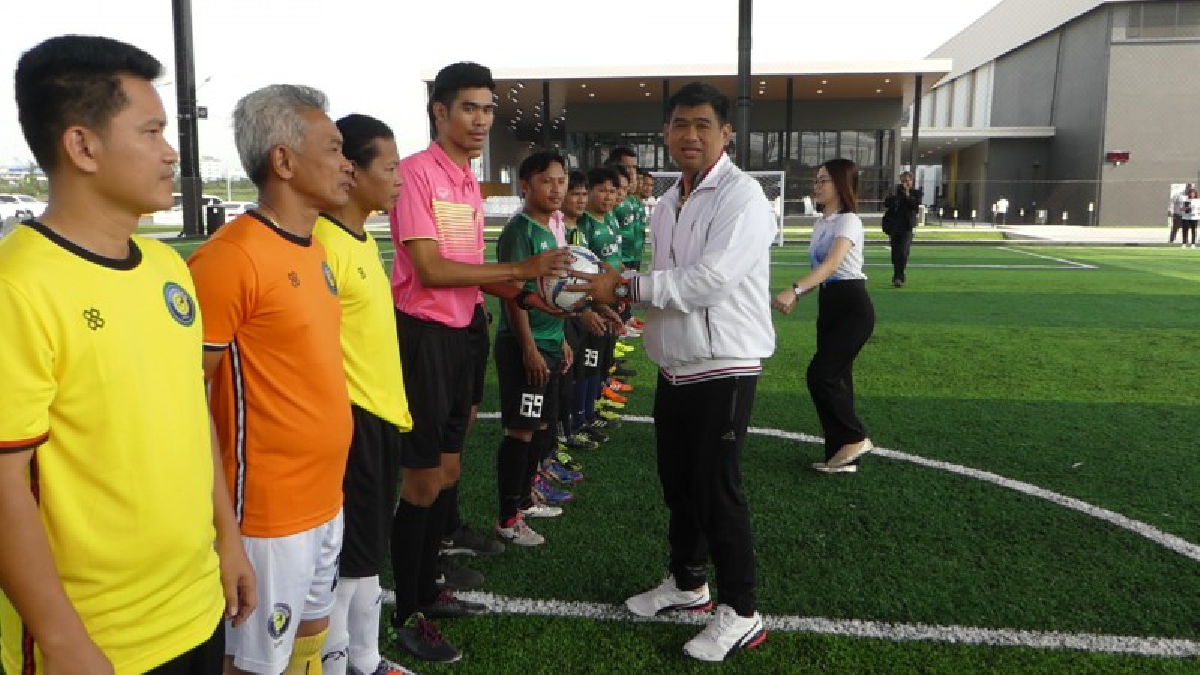 ปทุมธานี เปิดสนามฟุตบอลหญ้าเทียมฟิวเจอร์อารีน่า กลางเมืองรังสิต