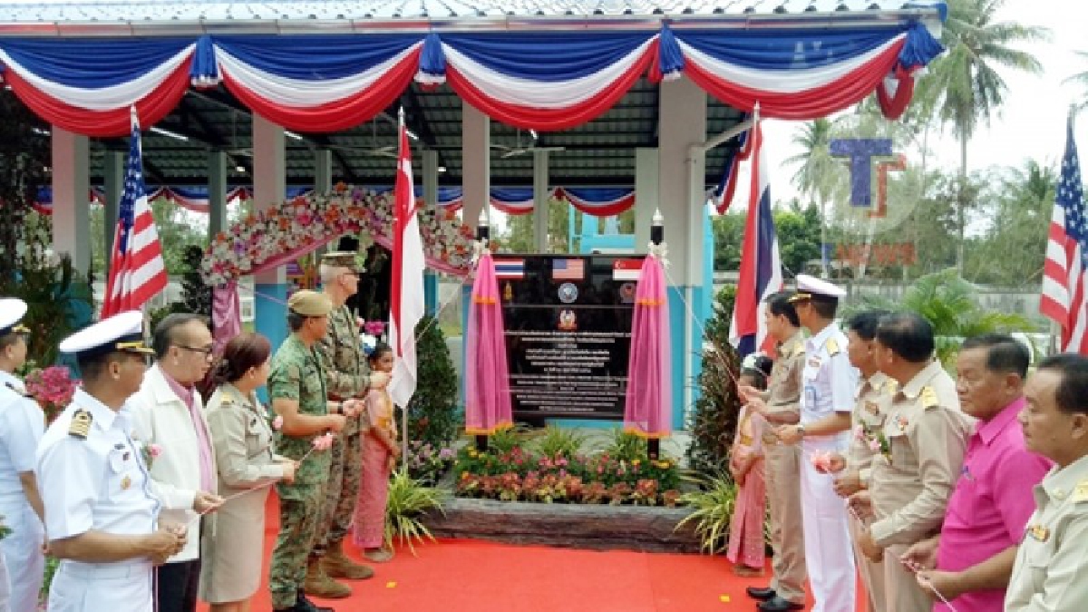 เต็มใจช่วย ! ทหารช่าง 3 ชาติ ก่อสร้างอาคารอเนกประสงค์โรงเรียนวัดสมบูรณาราม มอบให้ใช้ประโยชน์โครงการช่วยเหลือชุมชน..!?