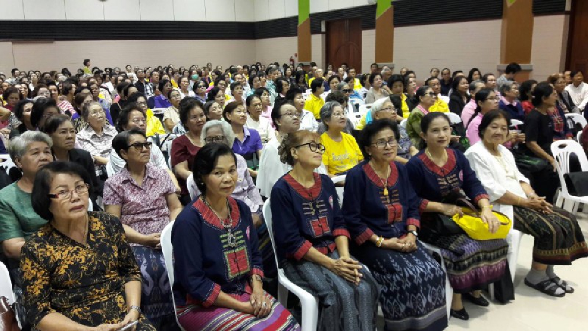ผู้สูงอายุต้องมีสุขภาพดี!!! เทศบาลเมืองหนองคายจัดโครงการ อบรมส่งเสริมสุขภาพและพัฒนาศักยภาพสมาชิกชมรมผู้สูงอายุ ประจำปี 2561