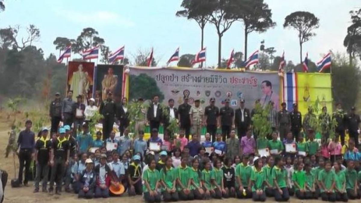 ทหารหน่วยบัญชาการทหารพัฒนา ลงพื้นที่นำกำลังพล กลุ่มพลังมวลชน ประชาชนชาวบ้าน นักเรียน นักศึกษา ในพื้นที่กว่า 1 พันคน สานพลังชุมชนเข้มแข็ง