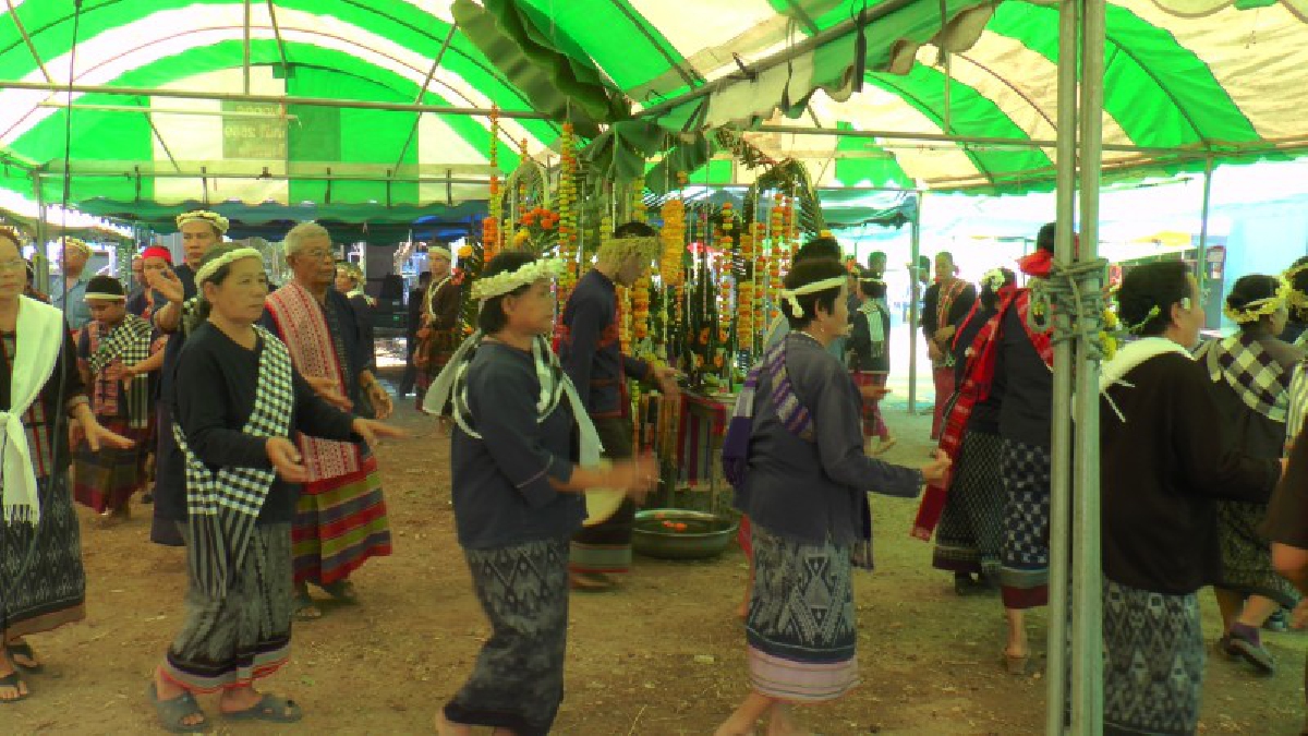 หมอเหยา รวมตัวประกอบพิธีความเชื่อ เลี้ยงผีหมอขอฝน ตกตามฤดูกาล สืบสานประเพณีโบราณ สำคัญอีสาน เชื่อทำให้อุดมสมบูรณ์ ไม่ขาดแคลน