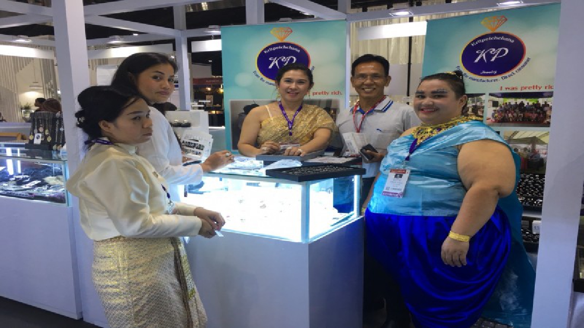 ปทุมธานี กฤษเพชรชนะนำเครื่องประดับโอทอปโชว์งานบางกอกเจมส์และจิเวลลี่ระดับโลก