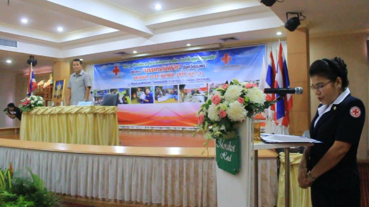 ชุมพร !! พัฒนาจิตอาสาสู่กาชาดไทยvฟื้นฟูผู้ประสบอุทกภัย(ชมคลิป)