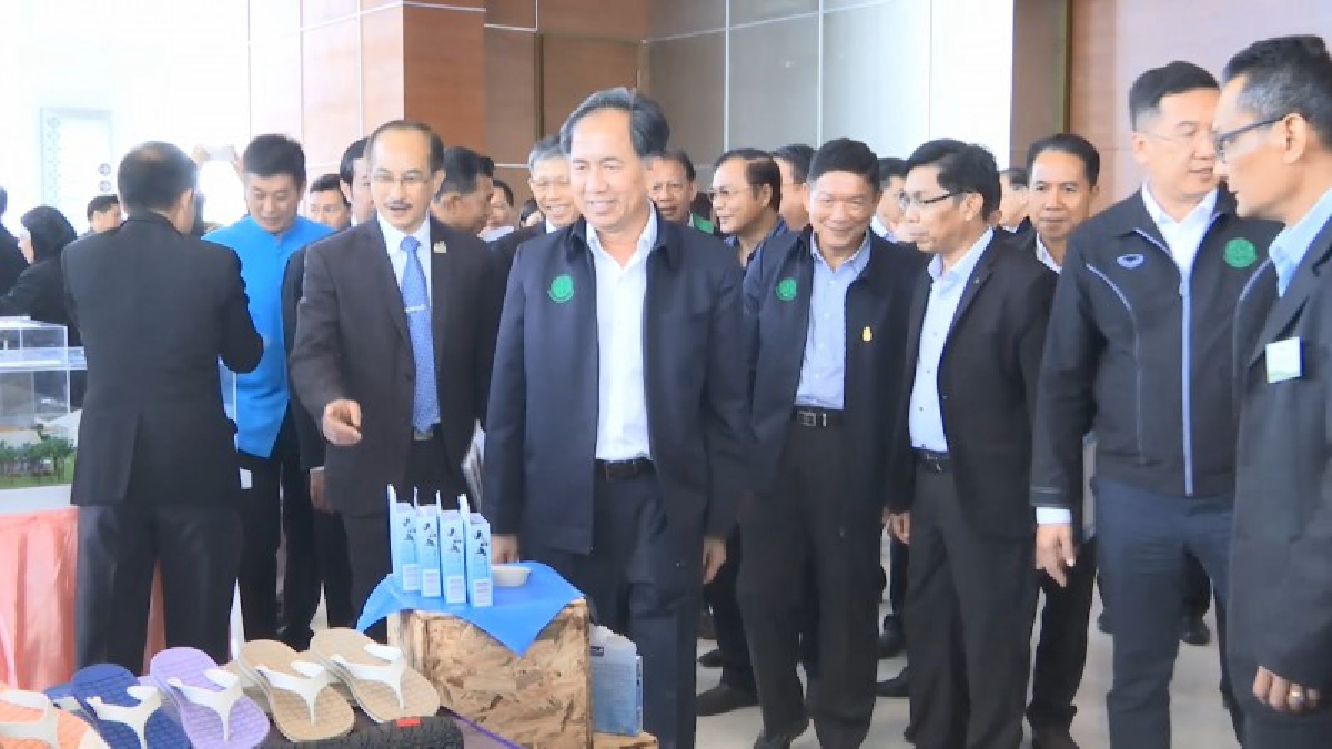รัฐมนตรีว่าการกระทรวงเกษตรและสหกรณ์ เดินทางมอบนโยบายการช่วยเหลือเกษตรกร