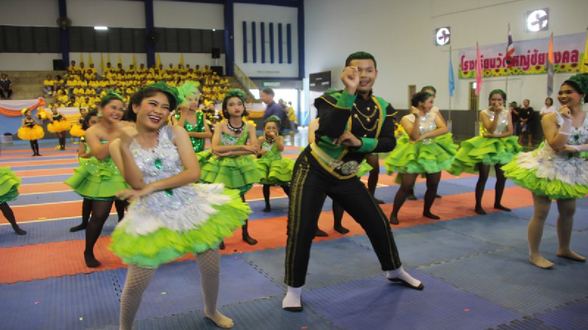 เชียร์ลีดเดอร์น้อยสุดคึก งานแข่งขันกีฬาภายใน โรงเรียนวัดใหญ่ชัยมงคล แสด-เทาเกมส์ (ชมคลิป)