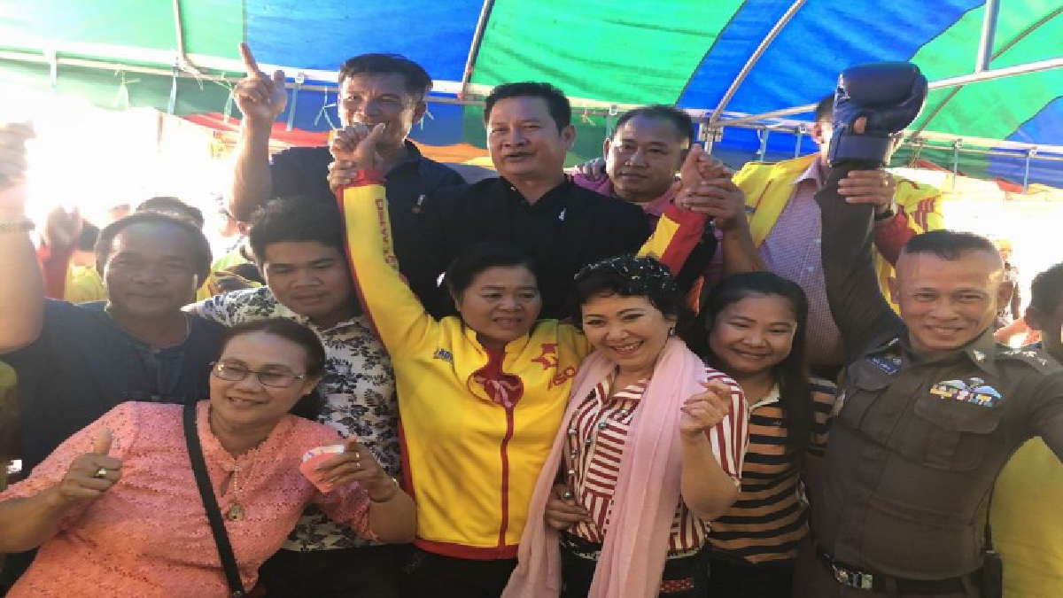 กระโดดตัวลอย !! ชาวอุทุมพรพิสัย เฮลั่น.! หลัง"เจ้าแหลม"เอาชนะคะแนนเอสตราด้าผู้ท้าชิงไปได้แบบครบยก (ชมคลิป)