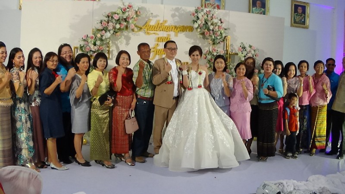 สาวพนักงานแบงค์จูงแขนวิวาห์ยิ่งใหญ่กลางค่ายจักรพงษ์หน่วยบูรพาพยัคฆ์!!!