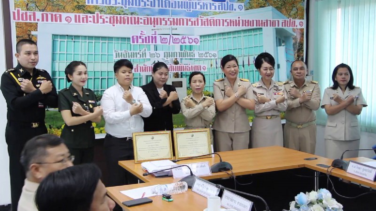 สำนักงานประชาสัมพันธ์เขต 1 ขอนแก่น มอบเกียรติบัตรพร้อมทุนการศึกษา ให้นักศึกษาและอดีตลูกจ้าง ที่ออกมาเปิดโปงขบวนการทุจริต (มีคลิป)