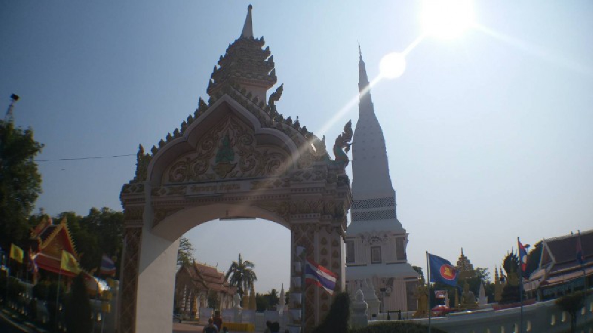 เชิญร่วมงานนมัสการและฉลองสมโภชยอดฉัตรทองคำฝังเพชร พระธาตุท่าอุเทน จ.นครพนม พร้อมเททองหล่อพระ 3 องค์ในวันมาฆบูชา 1 มีนาคมนี้