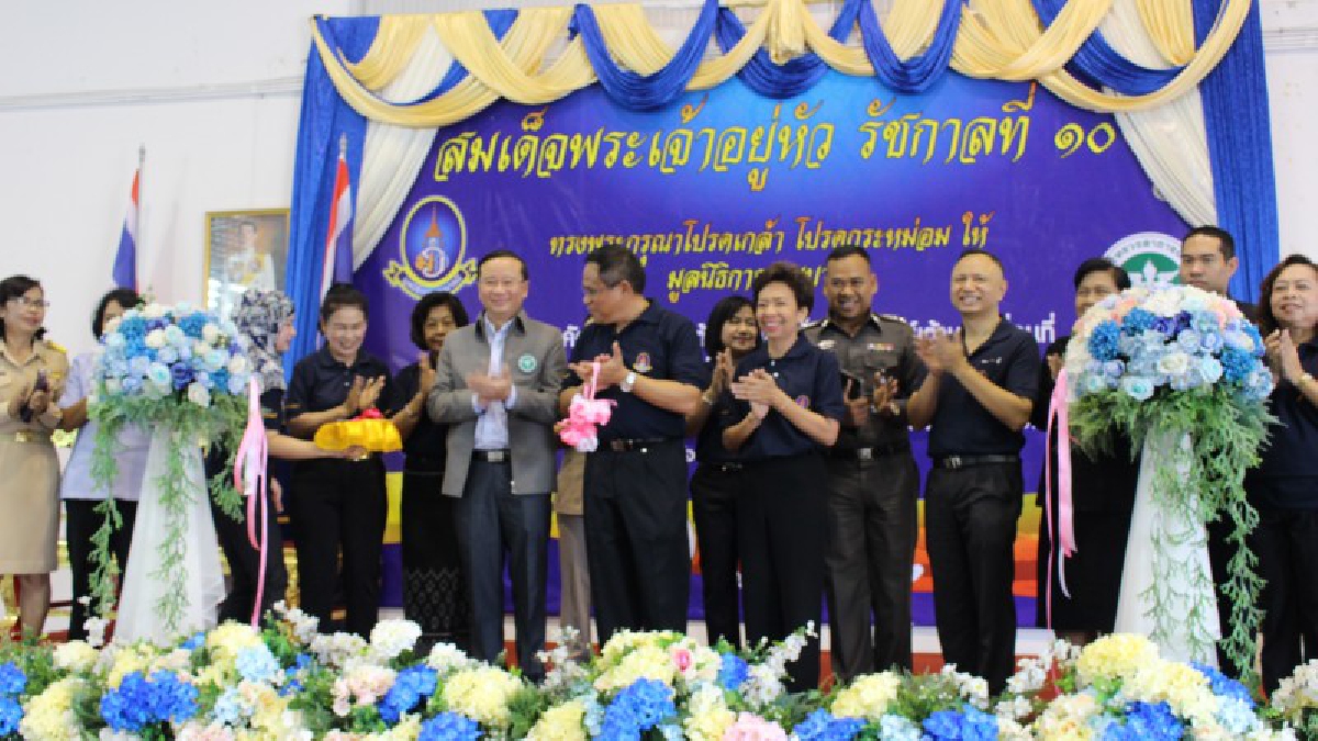 นราธิวาส...ระดมแพทย์ตรวจมะแร็งเต้านม โดยใช้เครื่องเอ็กซเรย์เต้านมเคลื่อนที่ เฉลิมพระเกียรติ สมเด็จพระเจ้าอยู่หัวมหาวชิราลงกรณ์ฯ (มีคลิป)