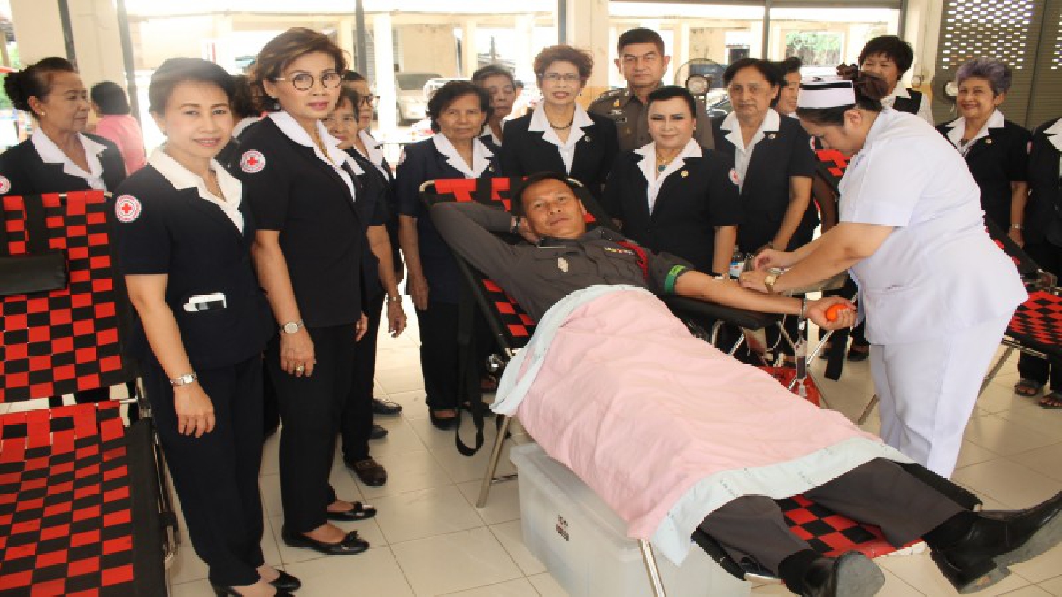 เหล่ากาชาด กรุงเก่า รับบริจาคโลหิต ผู้กำกับโรงพักอุทัยนำข้าราชการตำรวจร่วมบริจาค (มีคลิป)