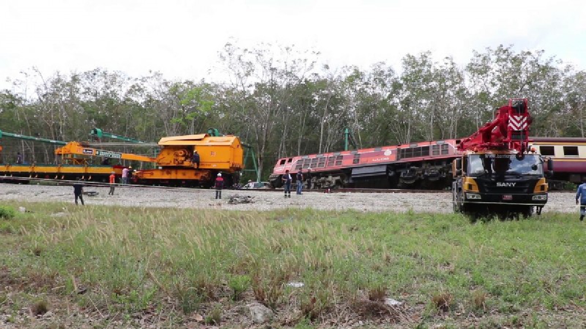 เร่งกู้รถไฟตกรางที่สถานีรถไฟบางกล่ำ สงขลา คาด..สามารถเปิดเส้นทางได้ในเวลา 2 ทุ่มคืนนี้และปล่อยขบวนรถขาขึ้นกรุงเทพฯได้ทุกขบวน (คลิป)
