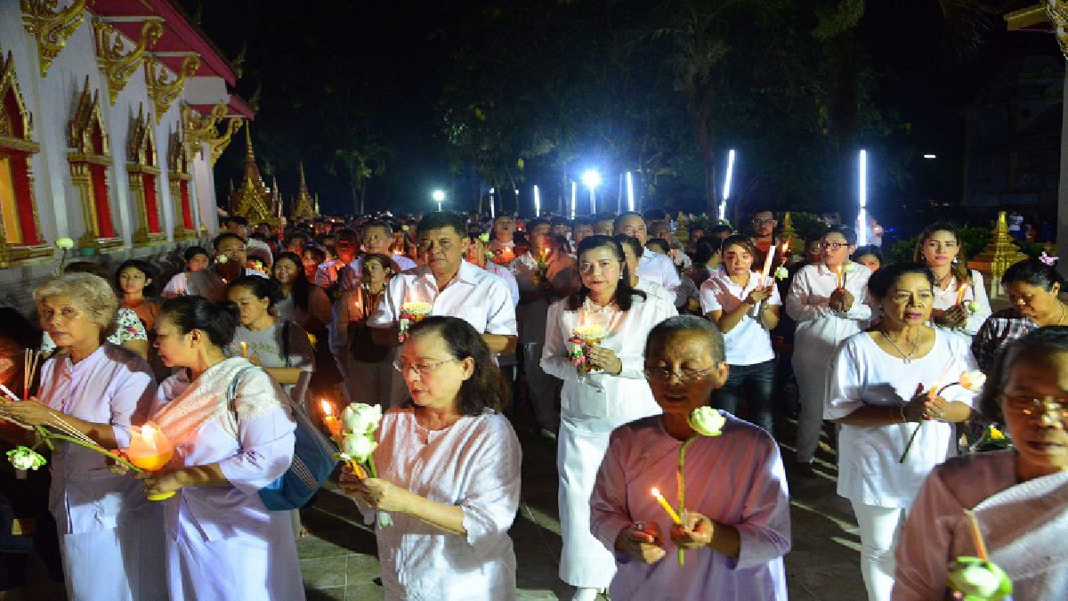 พุทธศาสนิกชนชาวระนองร่วมเวียนเทียนเนื่องในวันมาฆบูชา