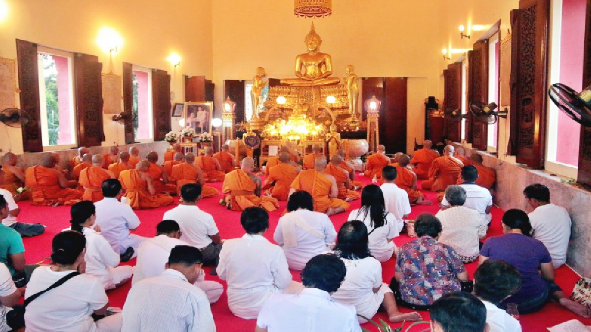 สัตหีบ !! พุทธศาสนิกชนร่วมเวียนเทียนเนื่องในวันมาฆบูชา
